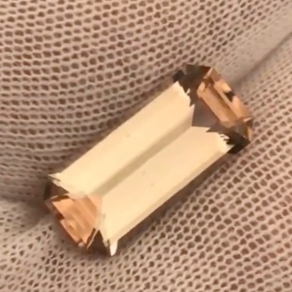 5.23 Carats Peach PRECISION Cut Tourmaline - Step Cut (16mm x 7.6mm) - Picture 4 of 5